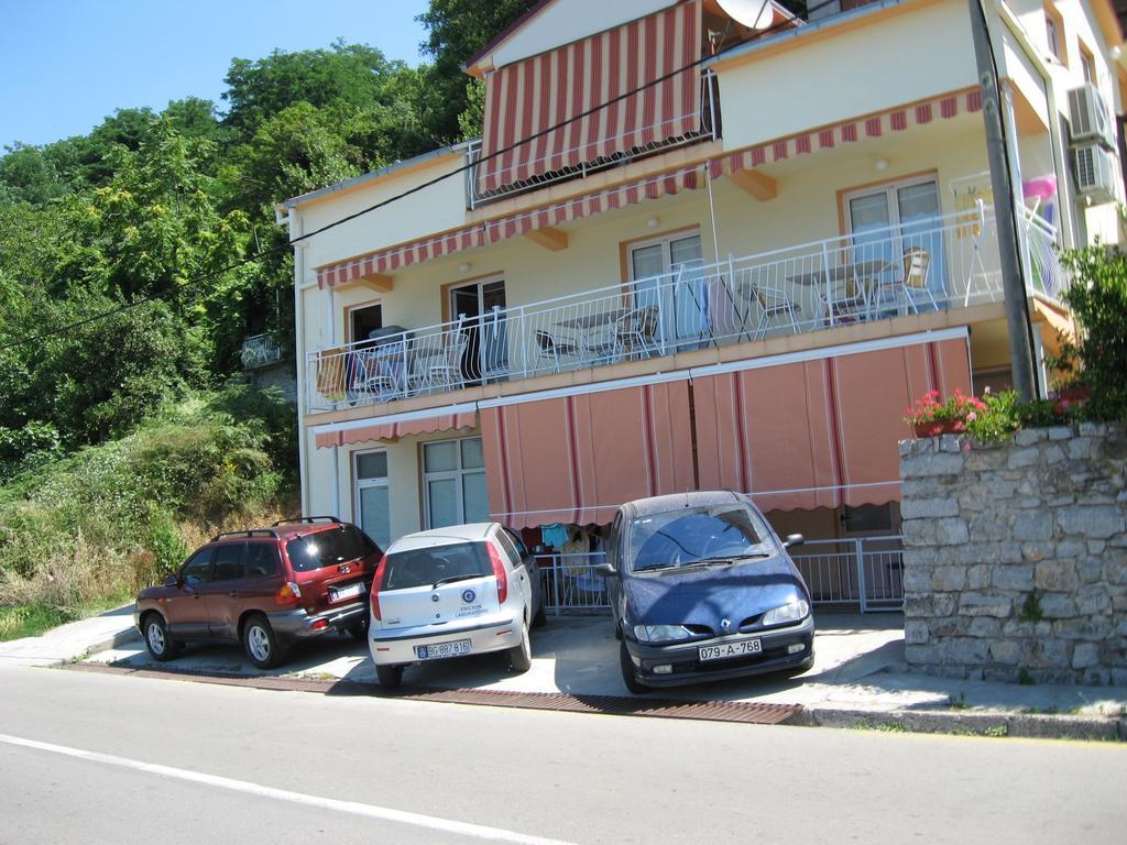 Apartments Olga Tivat Bagian luar foto