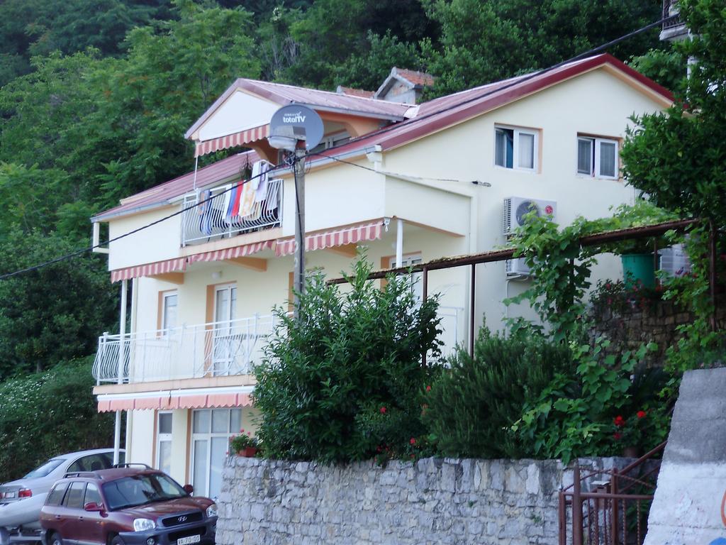 Apartments Olga Tivat Bagian luar foto